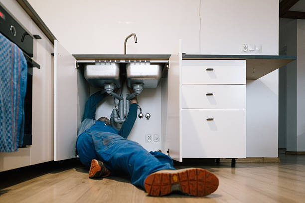 Professional Emergency Plumber technician working in Savage, MN